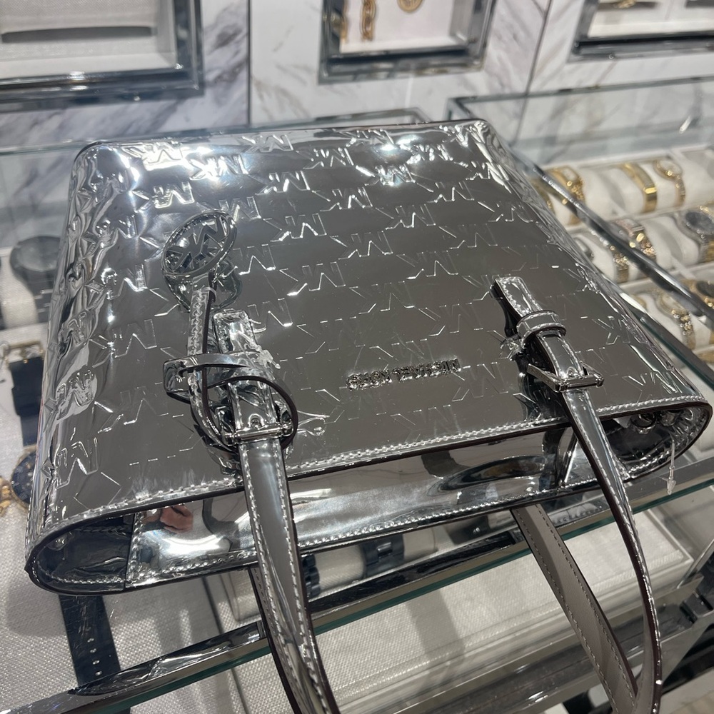 MICHAEL KORS Jet Set Extra-Sm Patent Logo Debossed Convertible Tote Cross
Silver - Picture 12 of 16